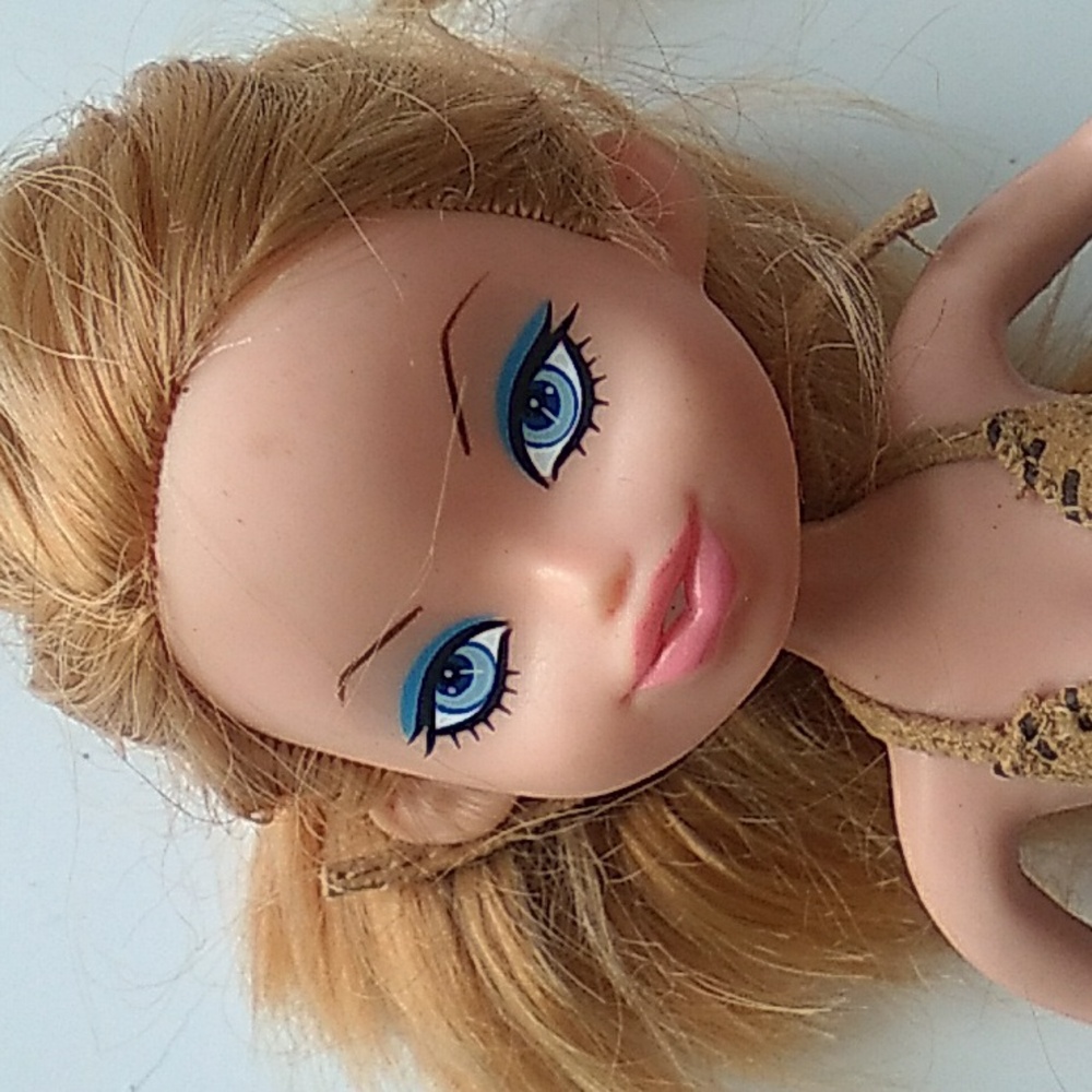 Bratz style Doll - Picture 2 of 7
